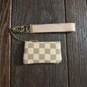 Keychain wristlet